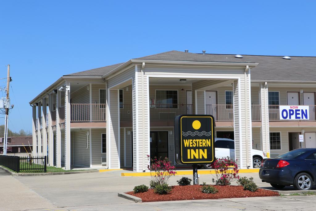 Western Inn Baker Buitenkant foto